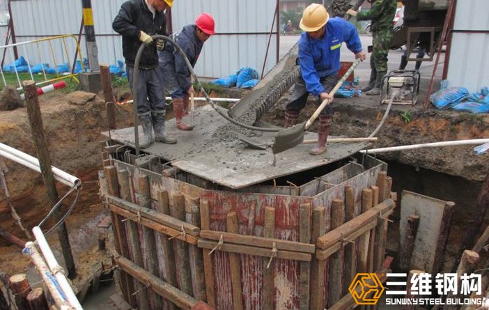 鋼結(jié)構(gòu)廠房砼澆筑現(xiàn)場圖